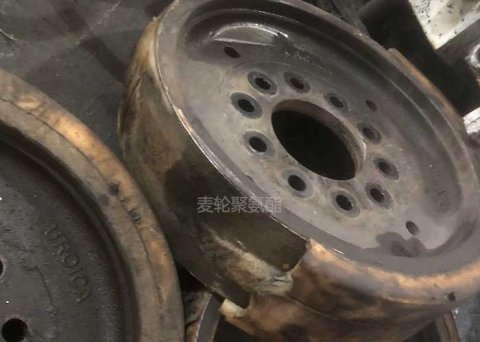 如何更换单轨吊驱动轮包胶？